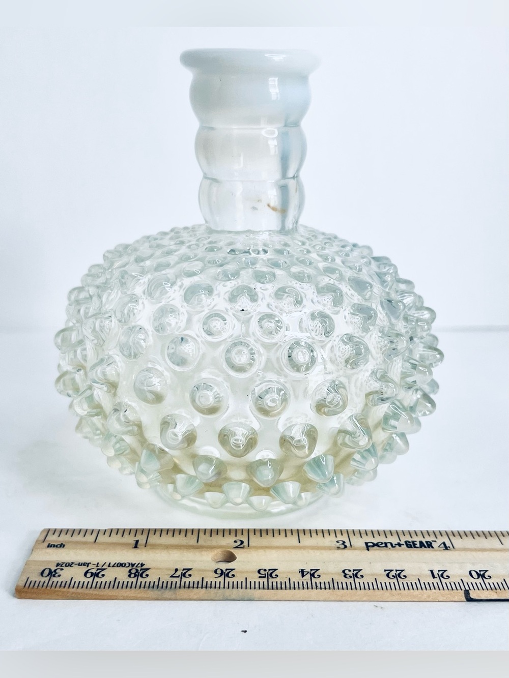 Vintage Anchor Hocking Moonstone Hobnail Opalescent Glass Bud Vase - Picture 5 of 6